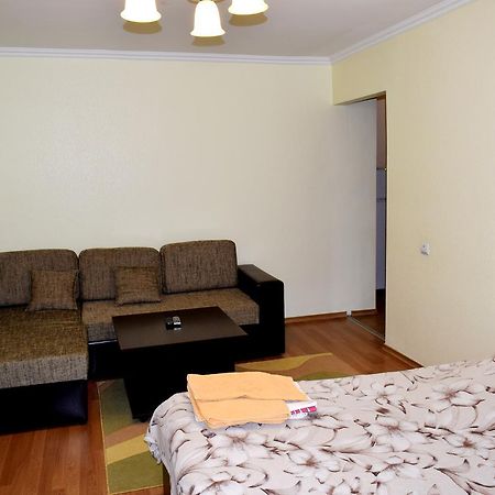Apartment On Krushelnitskoy 73 Rivne Exterior photo